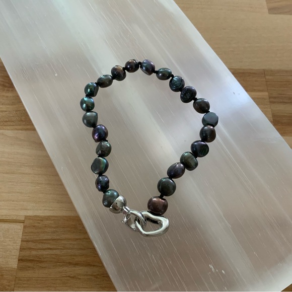 Gray Freshwater Pearl Bracelet - Picture 4 of 4
